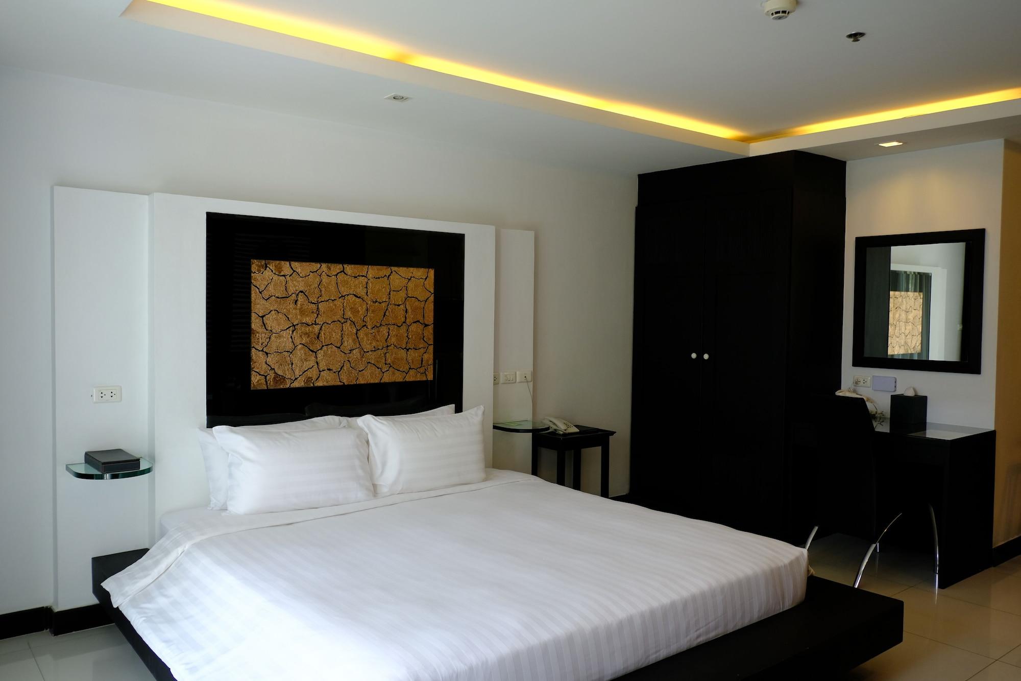 Nova Suites Pattaya By Compass Hospitality Exterior photo